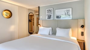 Superior-Zimmer, 1 King-Bett | Hochwertige Bettwaren, individuell dekoriert, individuell eingerichtet