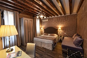Superior Double or Twin Room | Down duvets, in-room safe, free cots/infant beds, free WiFi - Hotel Villa Rosa (Venice)