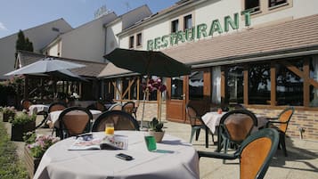 Petit-déjeuner et dîner servis sur place, spécialités Cuisine indienne