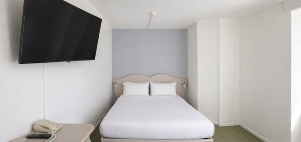 Schreibtisch, schallisolierte Zimmer, Bügeleisen/Bügelbrett