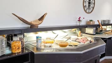 Colazione a buffet a pagamento, servita tutte le mattine
