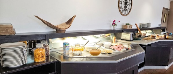 Tägliches Frühstücksbuffet gegen Gebühr