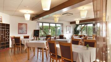 Dagelijks ontbijtbuffet (EUR 9 per persoon)