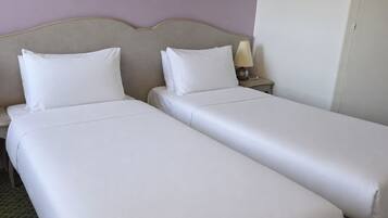 Zweibettzimmer | Schreibtisch, Verdunkelungsvorhänge, schallisolierte Zimmer
