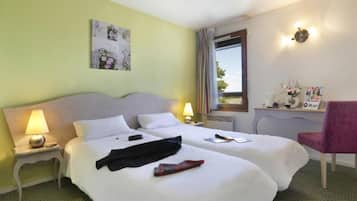 Bureau, chambres insonorisées, fer et planche à repasser, Wi-Fi gratuit