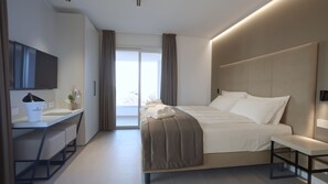 Luxury Room | In-room safe, desk, blackout drapes, cribs/infant beds