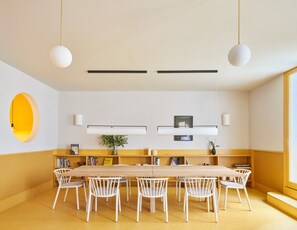 朝食 (ビュッフェ)、毎日提供 (有料)