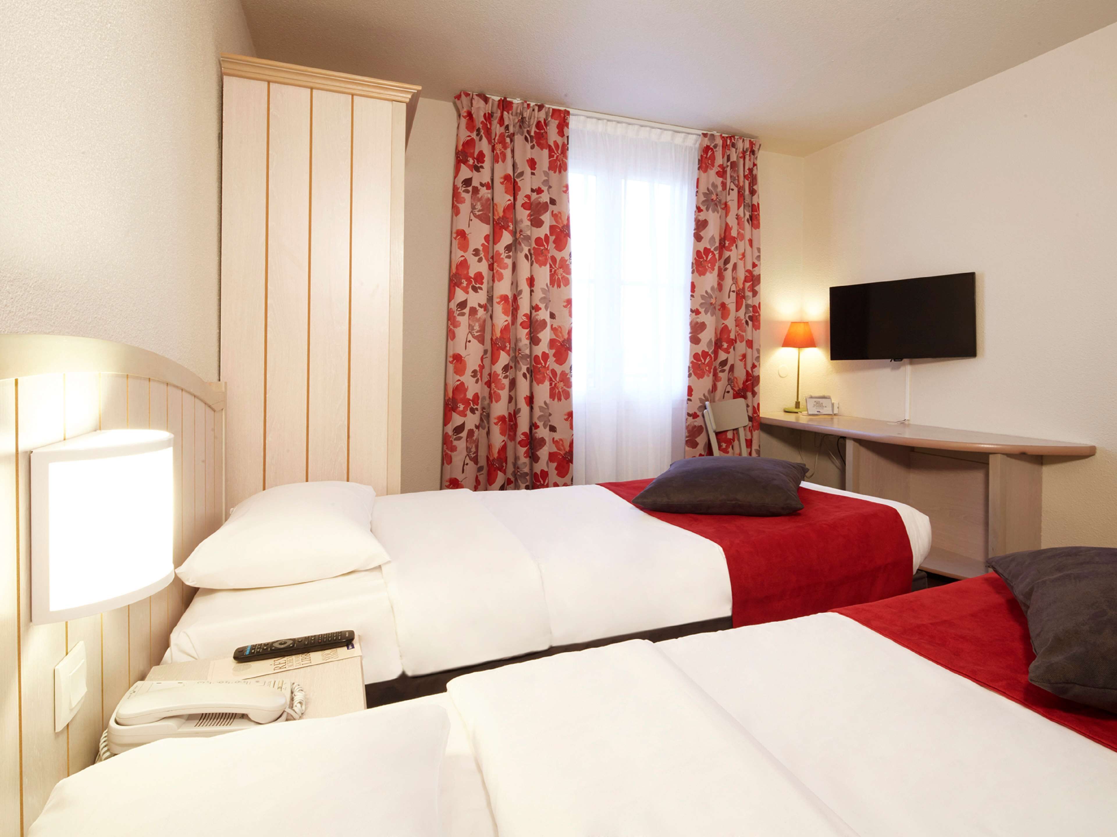 standard room, 2 single beds | in-room safe, desk, blackout curtains, free cots/infant beds