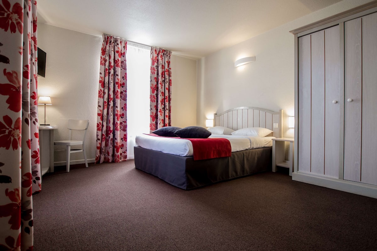 Coffres-forts dans les chambres, bureau, rideaux occultants