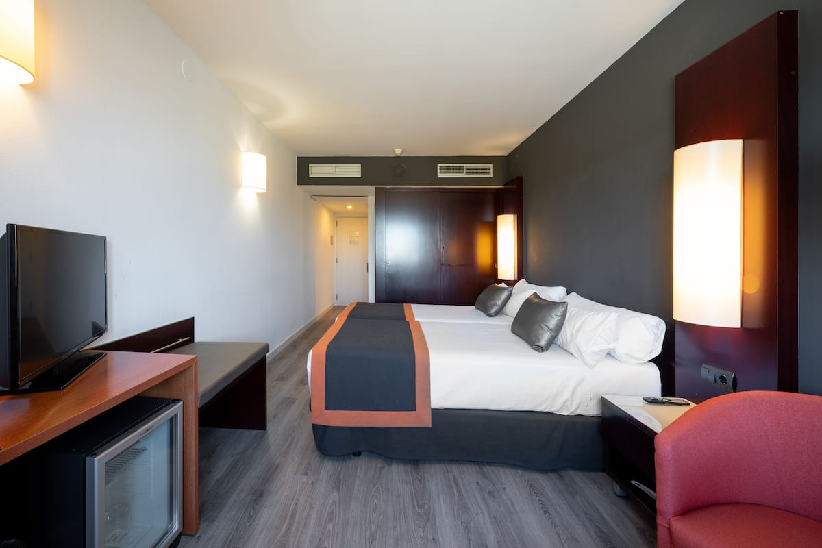 Minibar, coffres-forts dans les chambres, bureau, chambres insonorisées