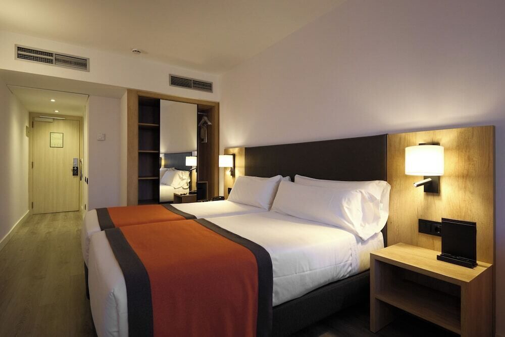 Minibar, in-room safe, desk, soundproofing