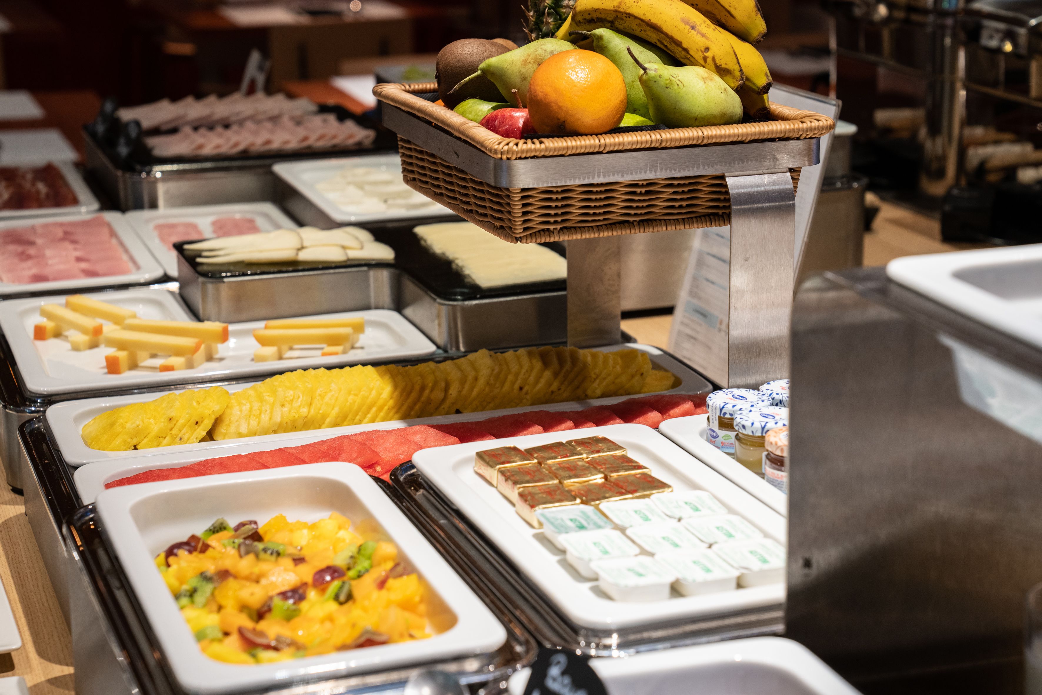 daily buffet breakfast (eur 16 per person)