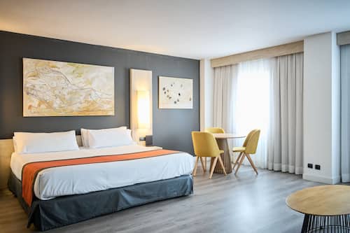 Minibar, in-room safe, desk, soundproofing