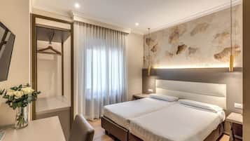 Minibar, in-room safe, desk, iron/ironing board