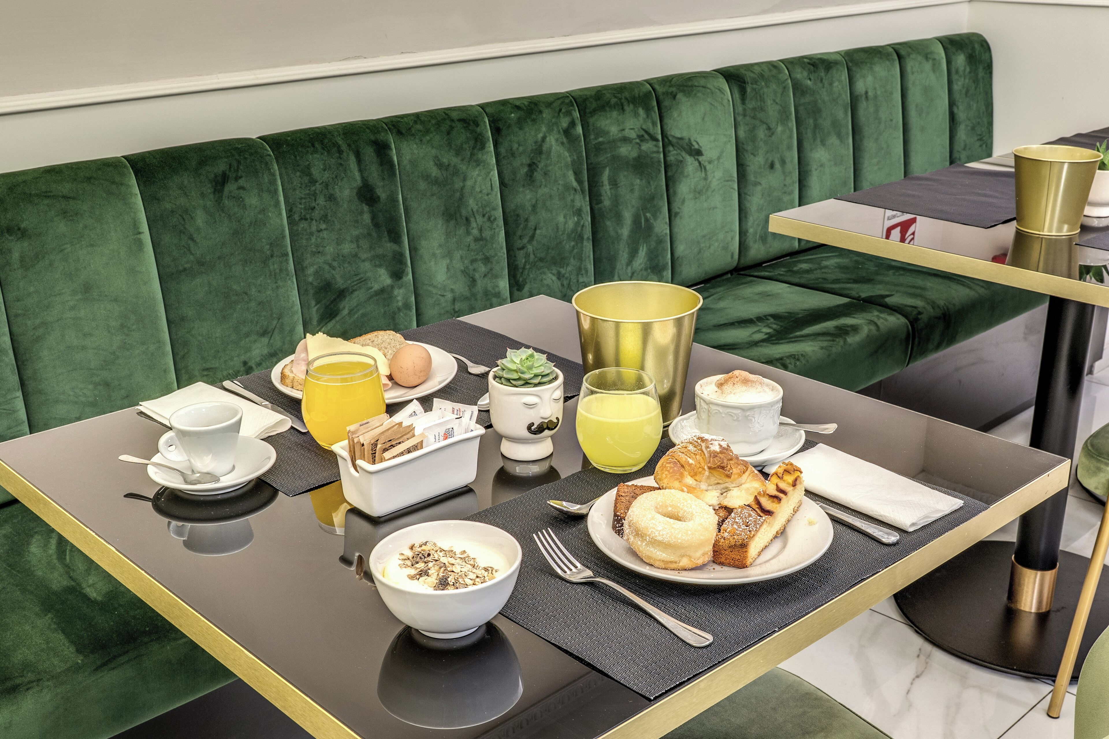 daily continental breakfast (eur 10 per person)