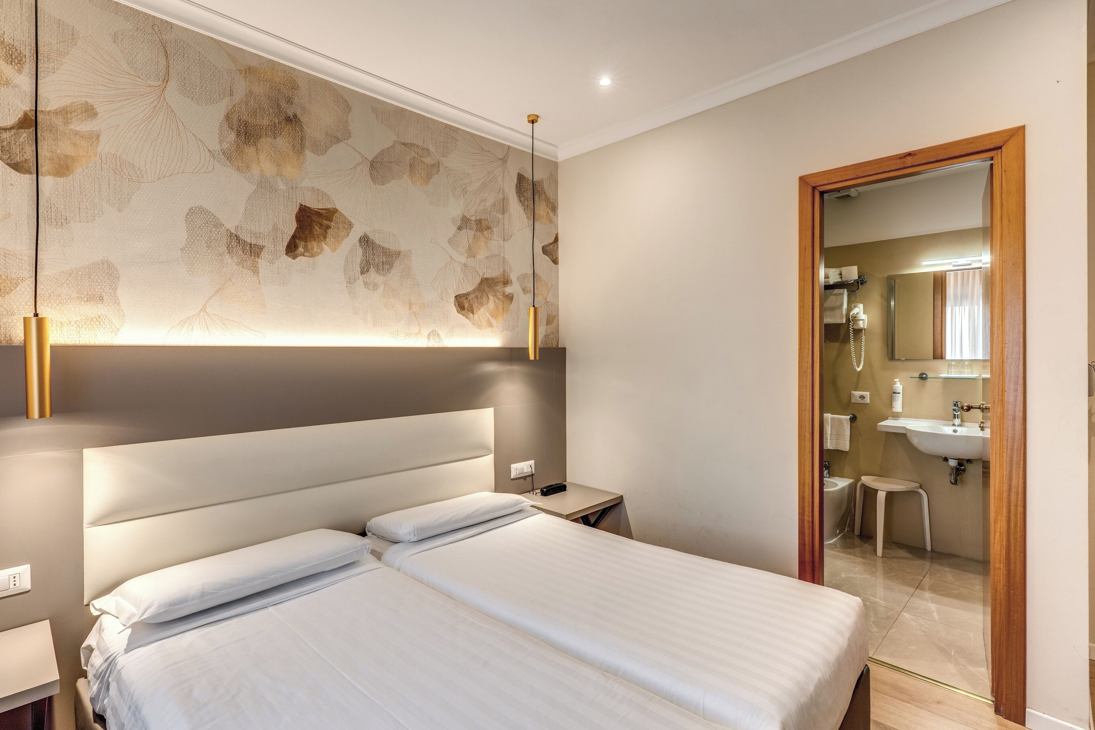 superior double room | 1 bedroom, minibar, in-room safe, desk