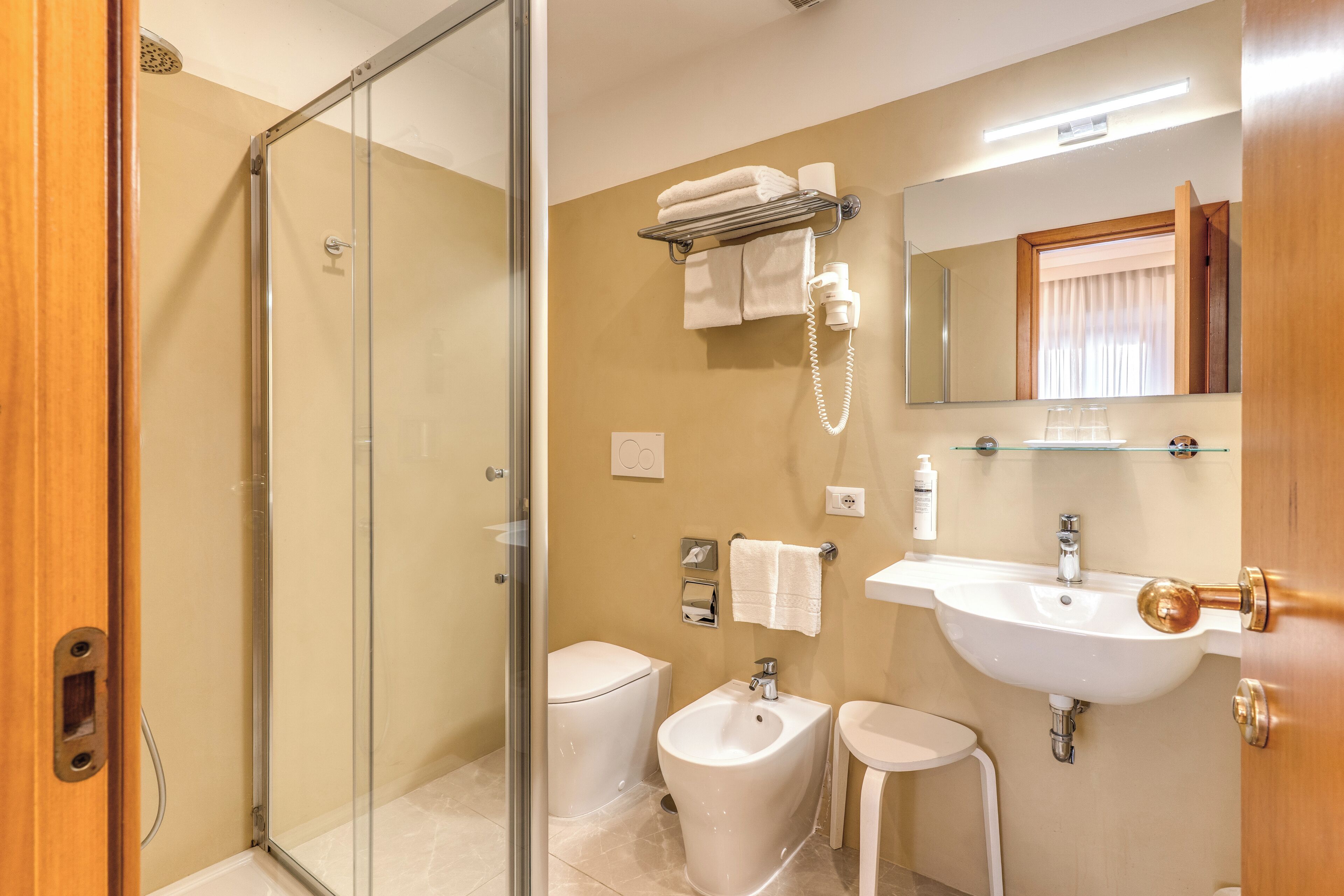 superior double room | bathroom | shower, free toiletries, hair dryer, bidet