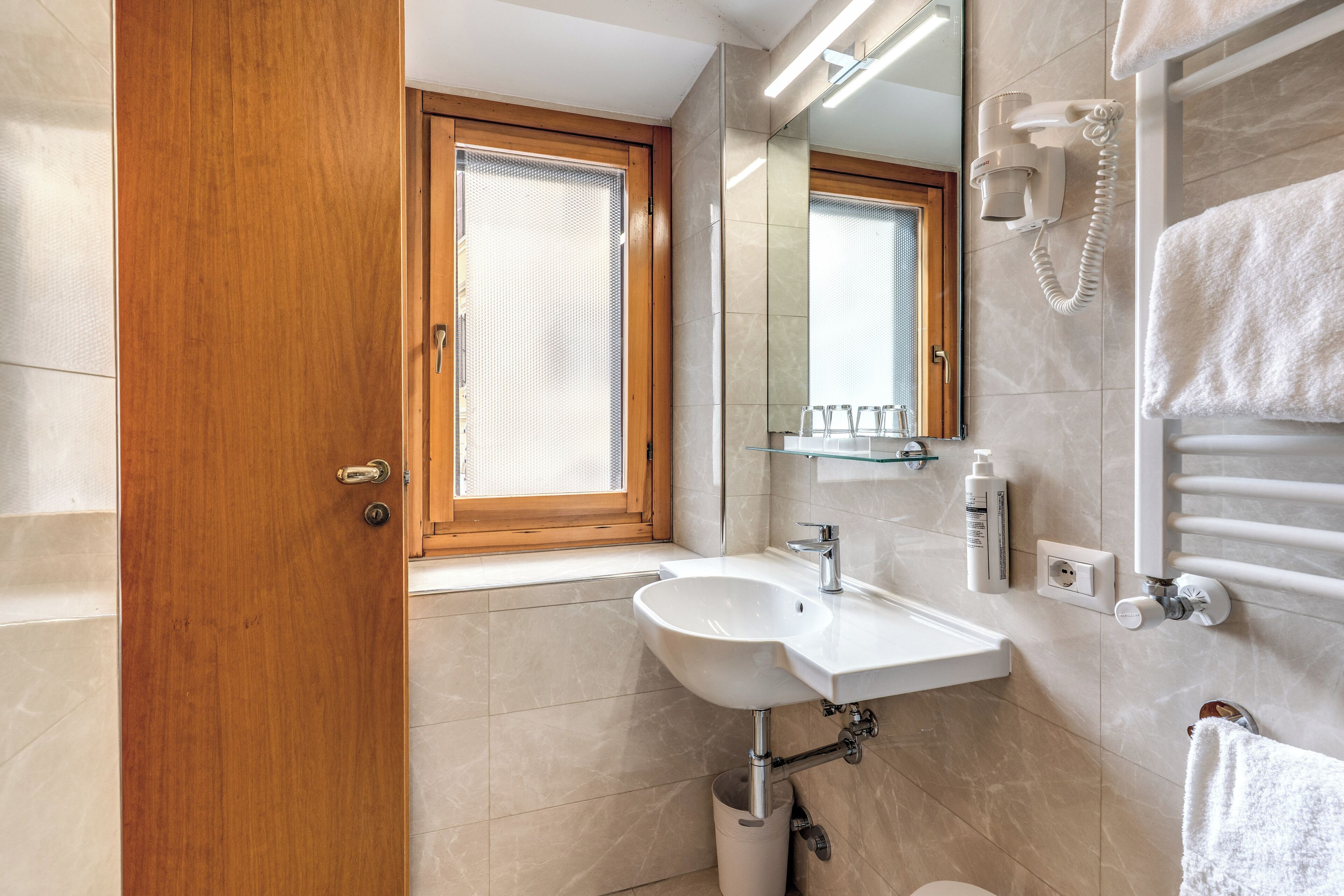 quadruple room | bathroom | shower, free toiletries, hair dryer, bidet