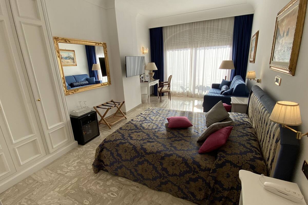 junior suite, pool view | 1 bedroom, egyptian cotton sheets, premium bedding, select comfort beds