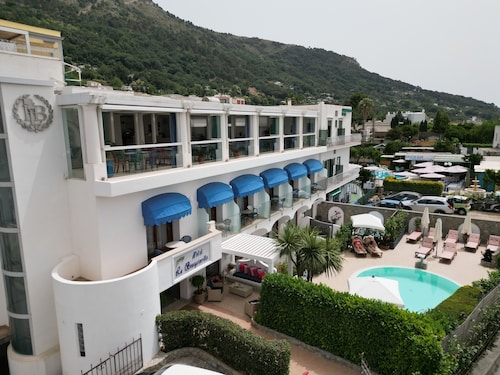 Bougainville Luxury Boutique Hotel