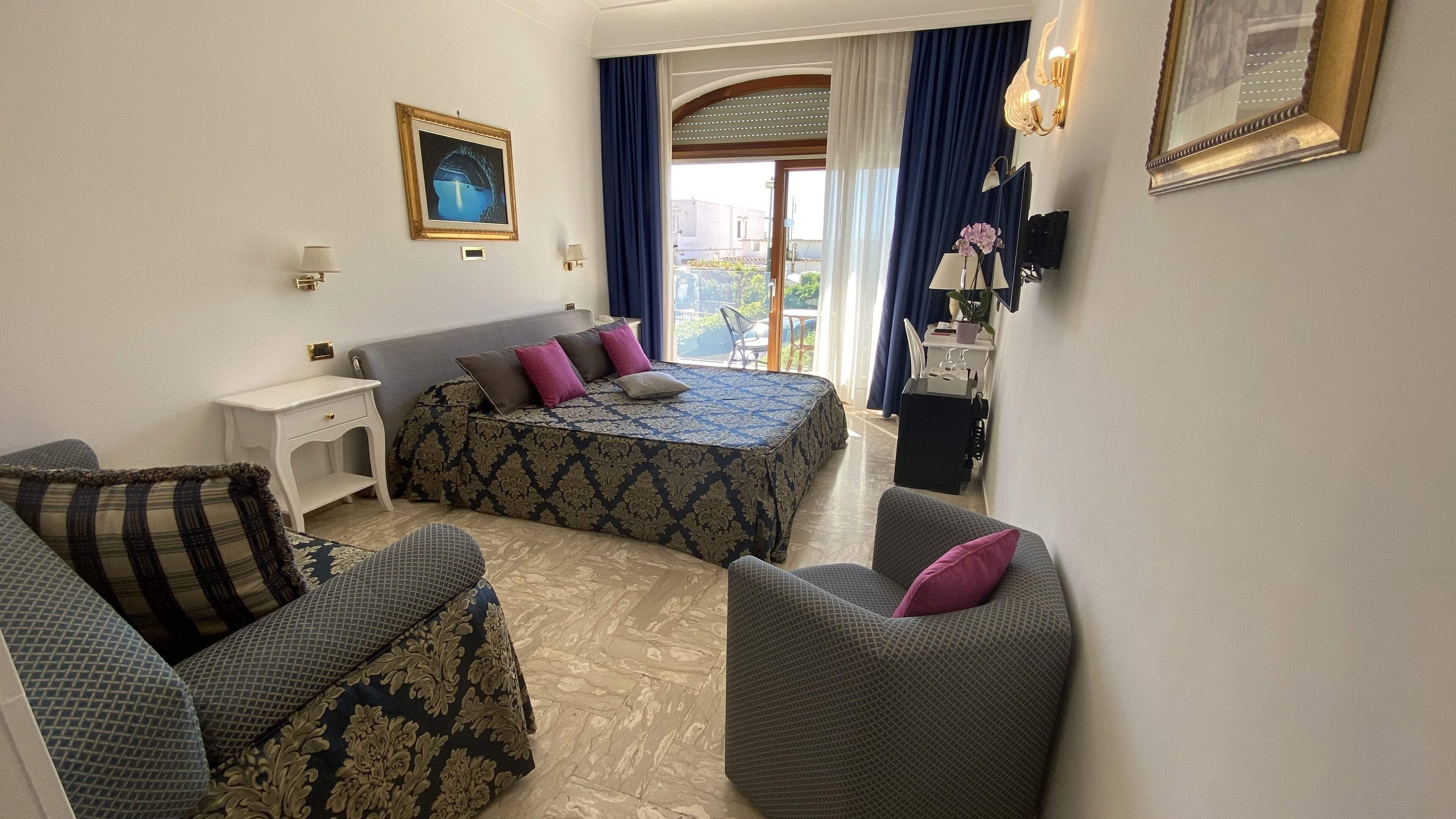 ジュニア スイート プールビュー | エジプト綿のシーツ、高級寝具、セレクト コンフォート製ベッド、ミニバー