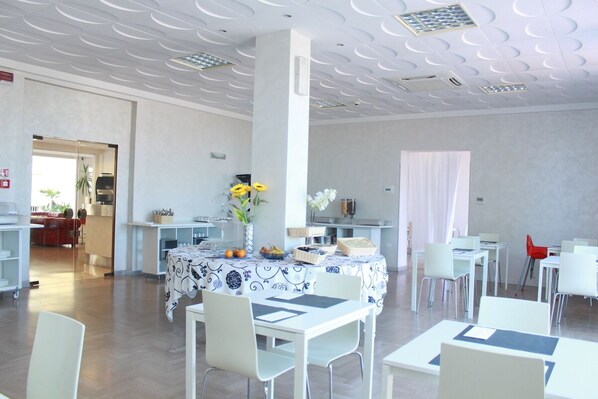 Free daily buffet breakfast  - Hotel Stella Polare (Rimini)