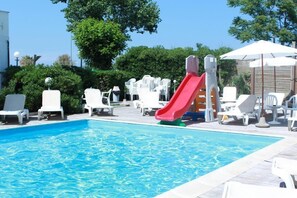 Seasonal outdoor pool, pool umbrellas, pool loungers - Hotel Stella Polare (Rimini)