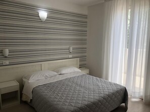 Standaard tweepersoonskamer | Babybedden, gratis wifi, beddengoed