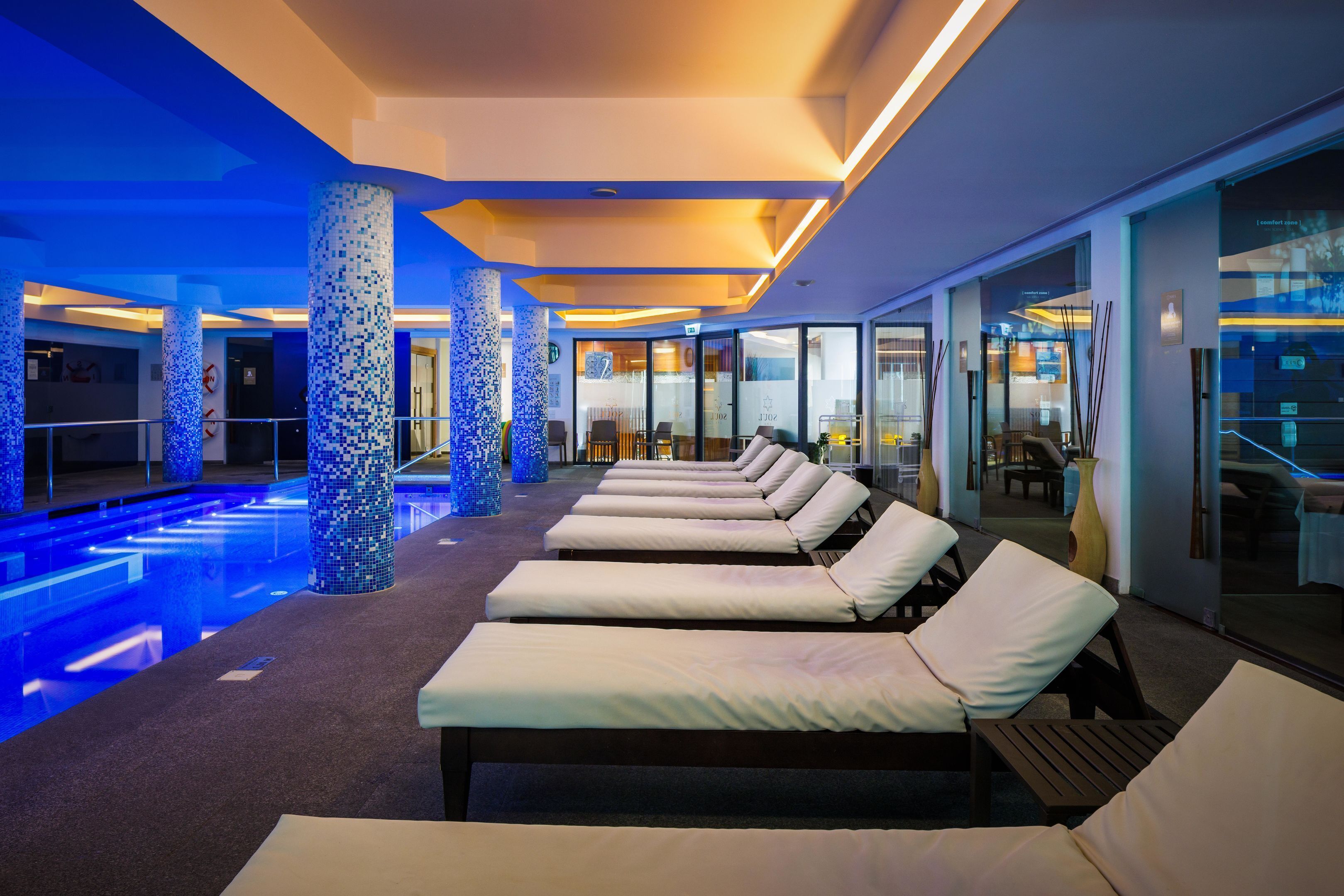 Couples treatment room(s), sauna, steam room, body treatments