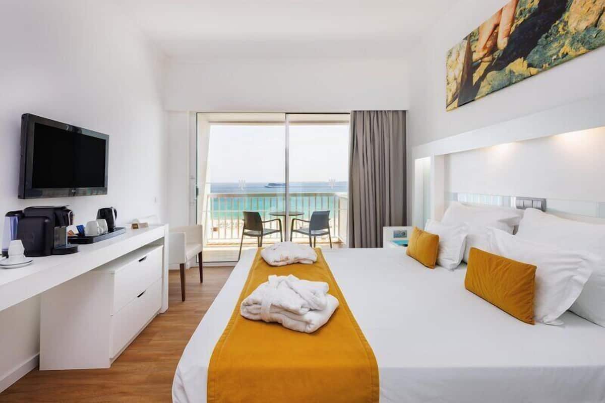 Deluxe Double or Twin Room, Balcony, Sea View | Hypo-allergenic bedding available, minibar, in-room safe, desk