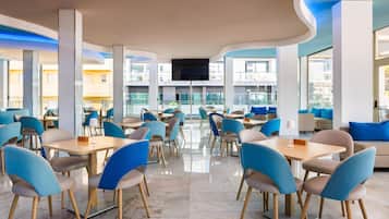 Breakfast, lunch, dinner served; local and international cuisine