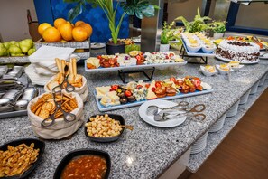 Breakfast, lunch, dinner served; local and international cuisine 