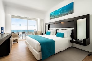 Habitación Premium con 1 cama matrimonial o 2 individuales, vista al mar | 1 habitación, minibar, caja de seguridad en la habitación y escritorio