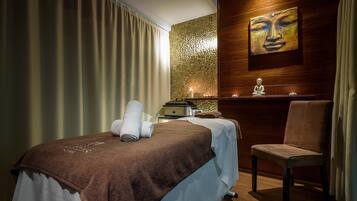 Couples treatment rooms, sauna, steam room, body treatments