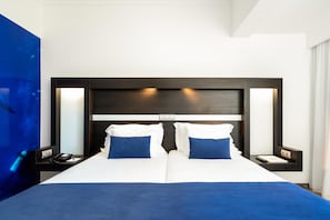 Family Room (Standard) | 1 bedroom, minibar, in-room safe, desk