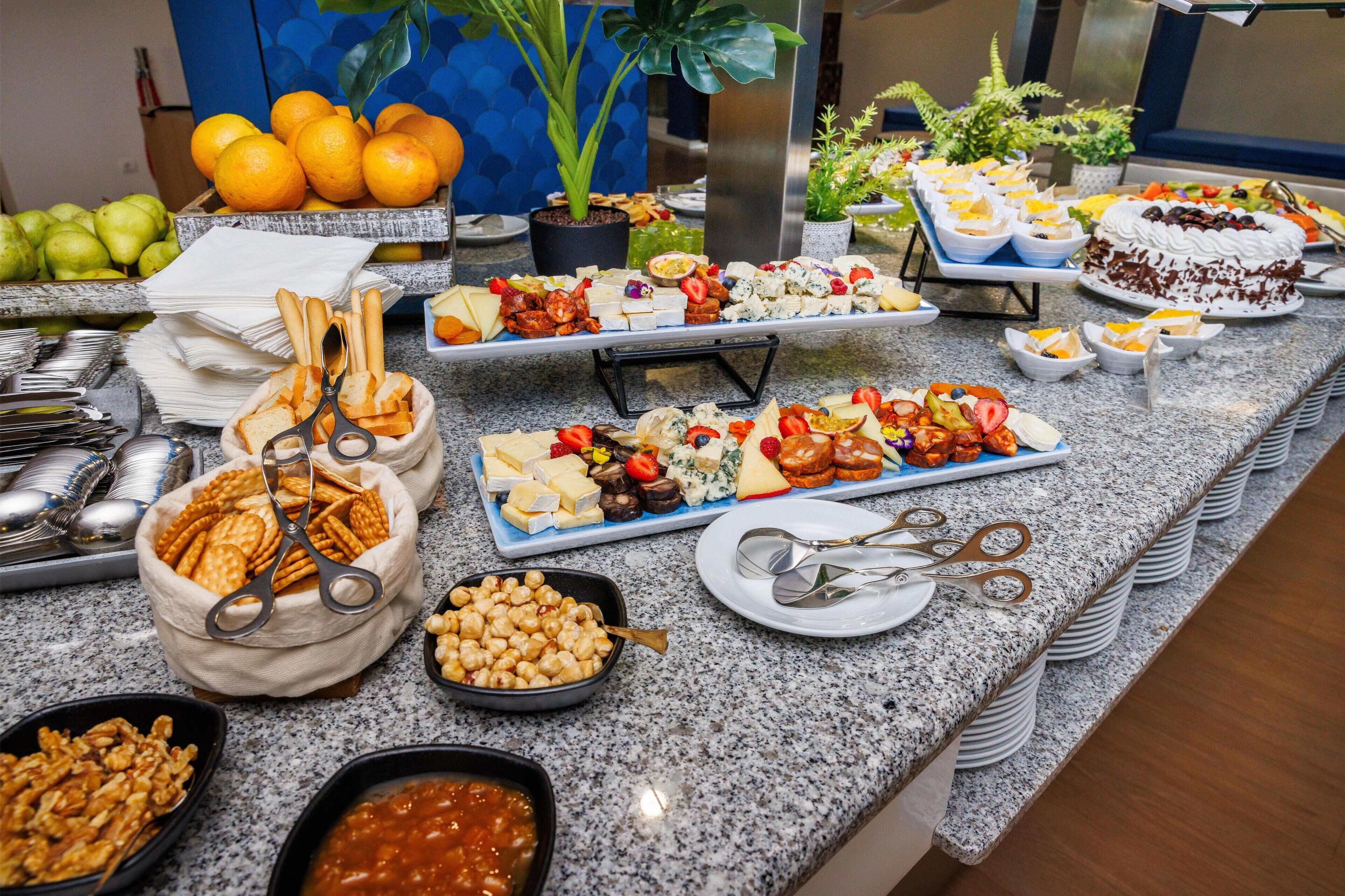 Breakfast, lunch, dinner served; local and international cuisine 