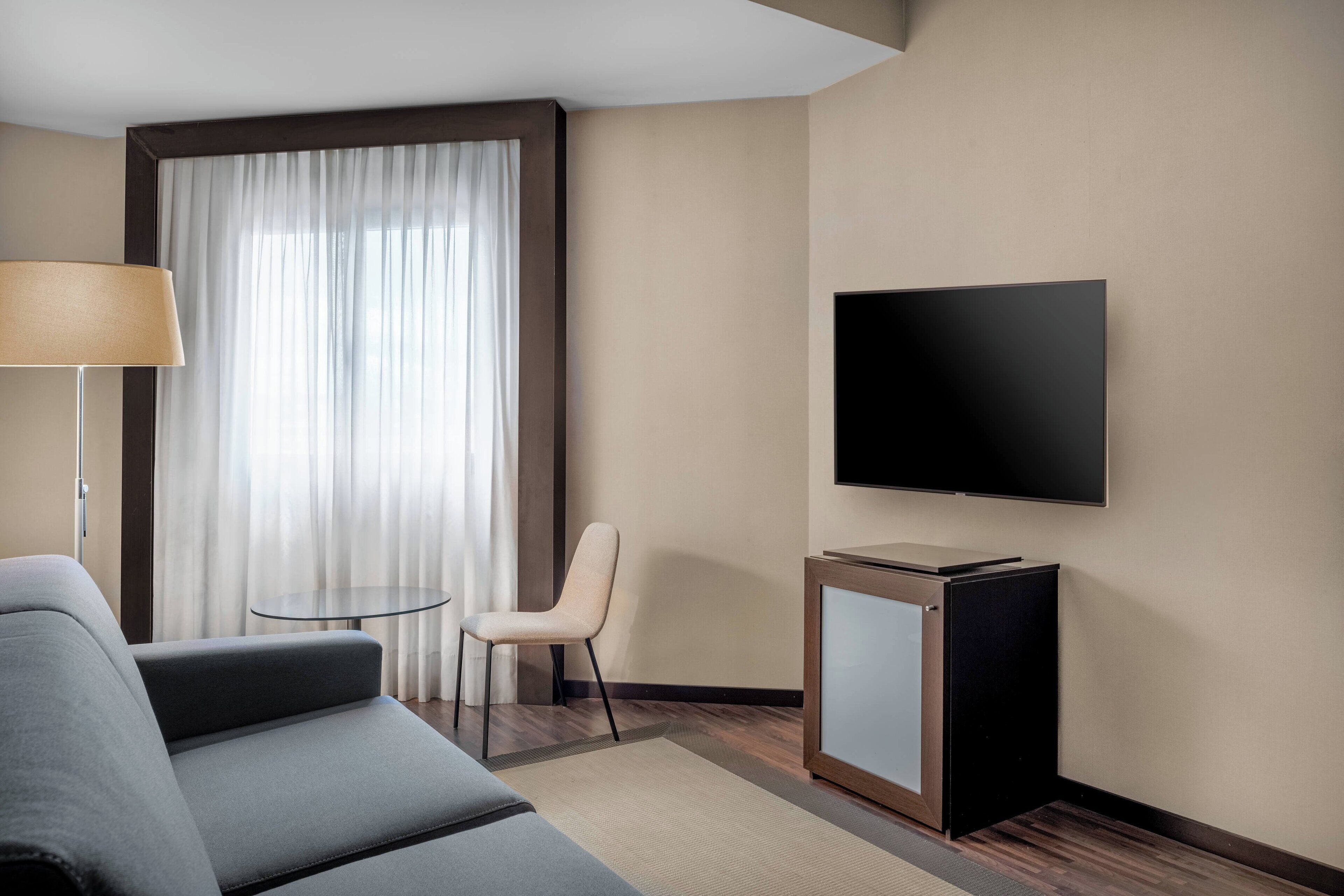 junior suite, 1 king bed | living room | tv