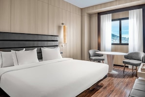 Hypo-allergenic bedding, minibar, in-room safe, desk