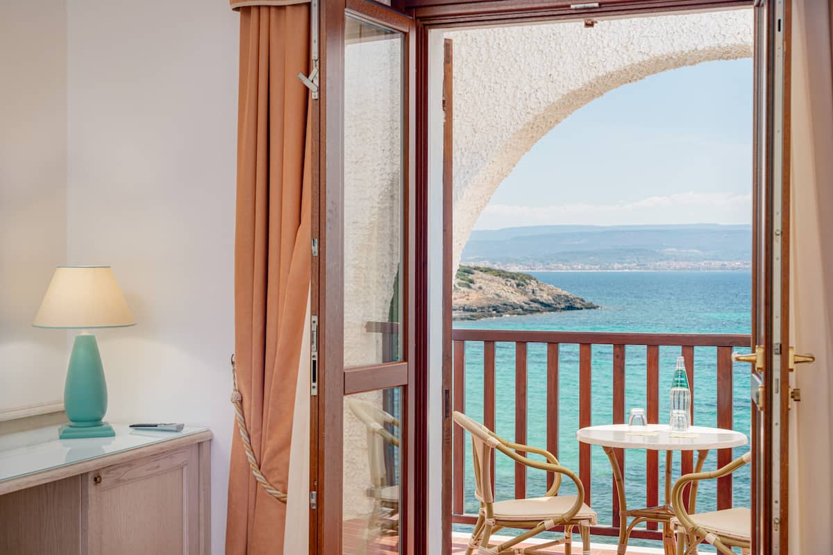 Triple Room, Sea View | 1 bedroom, Select Comfort beds, minibar, in-room safe
