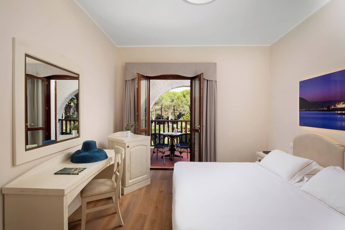 Select-Comfort-Betten, Minibar, Zimmersafe, Schreibtisch