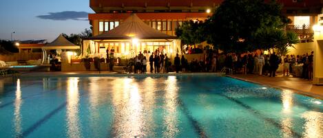 2 outdoor pools, pool umbrellas, sun loungers