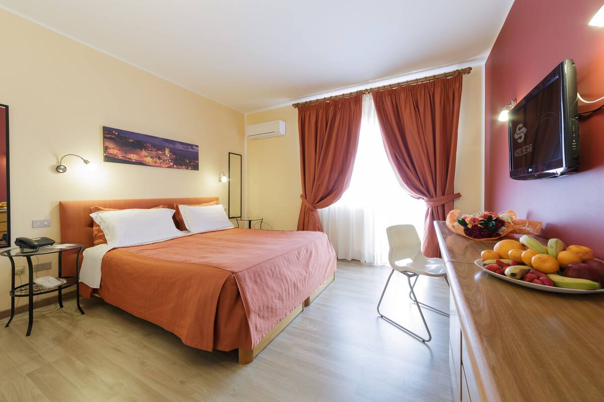 1 bedroom, in-room safe, desk, blackout drapes