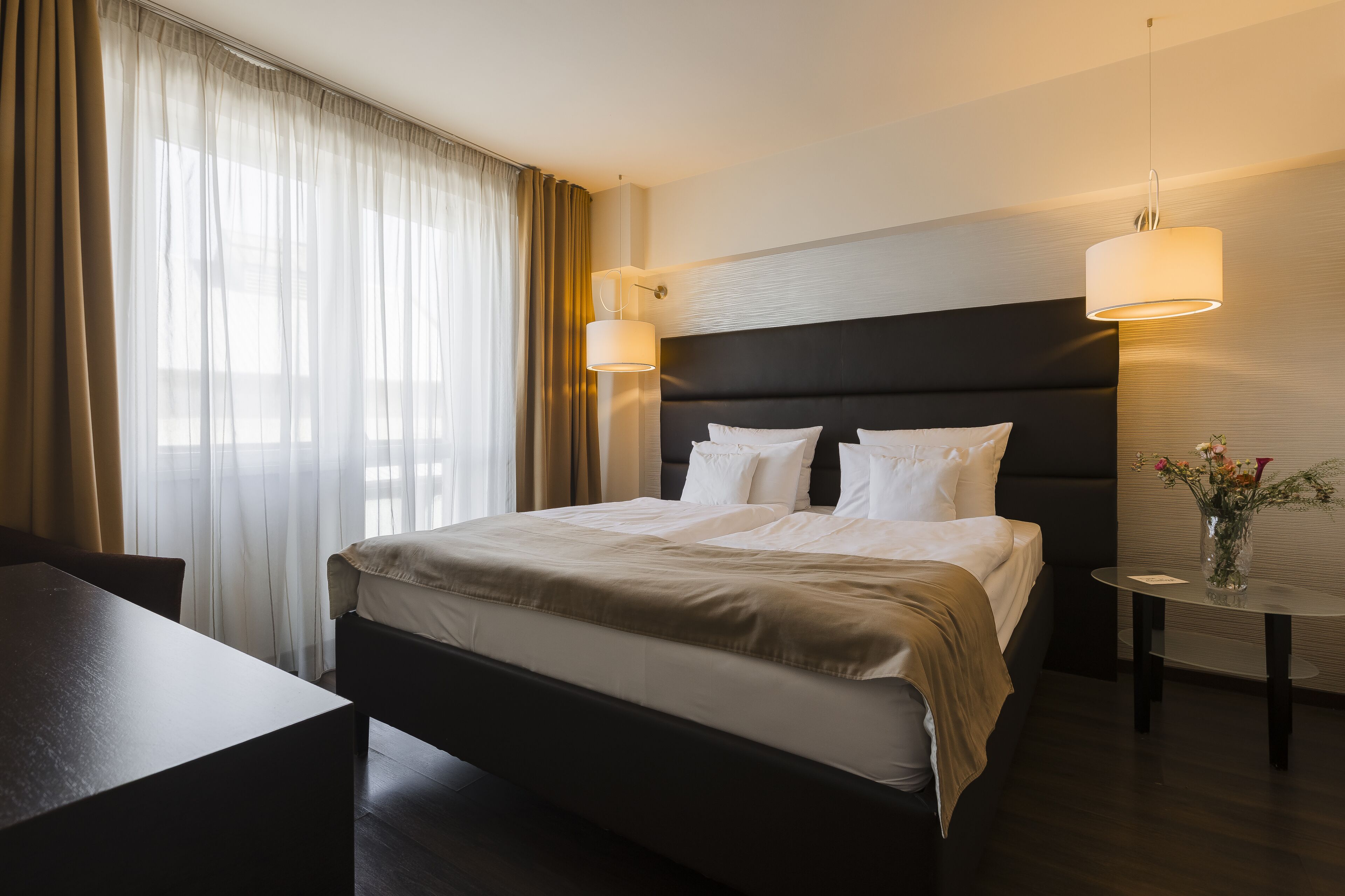 business apartment, 1 bedroom | hypo-allergenic bedding, minibar, in-room safe, desk