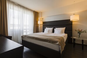 Business Apartment, 1 Bedroom | Hypo-allergenic bedding, minibar, in-room safe, desk - Hotel Timisoara (Timisoara)