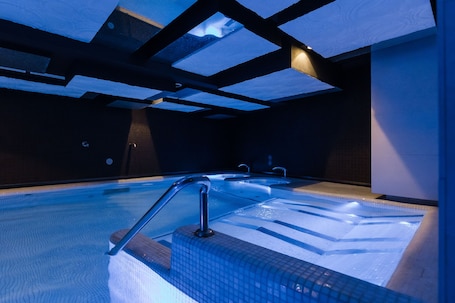 Indoor pool. Hotel Timisoara