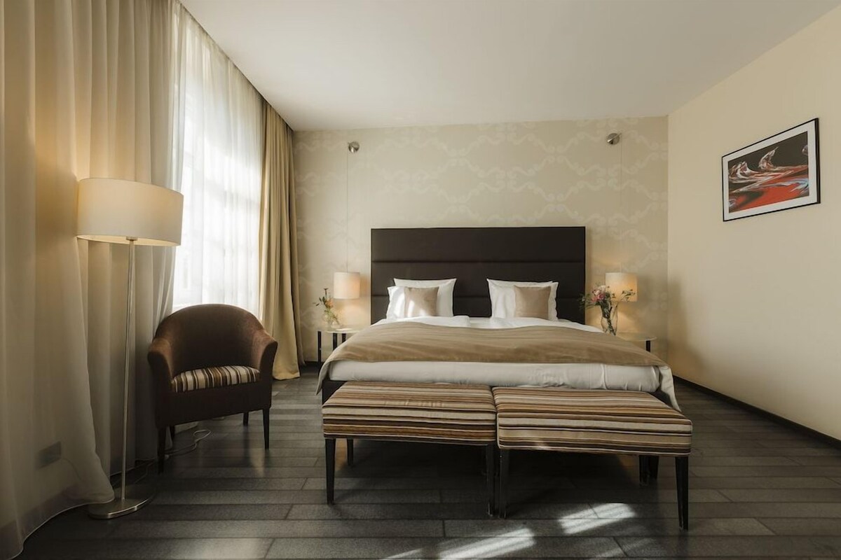 Hypoallergeen beddengoed, een minibar, een kluis op de kamer, een bureau