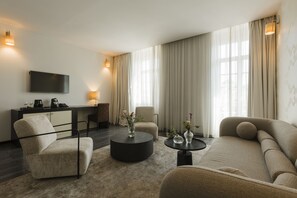 Deluxe Suite | Living area