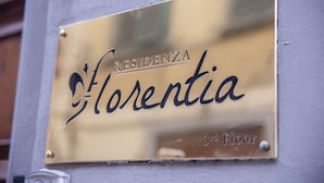 A brass plaque with the name "Residenza Lorentia" and "3rd Floor" indicating the hotel's name and location. - Residenza Florentia (Florence)