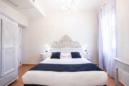 Camera Standard con letto matrimoniale o 2 letti singoli | Biancheria da letto di alta qualità, copriletto in piuma, minibar. Residenza Florentia