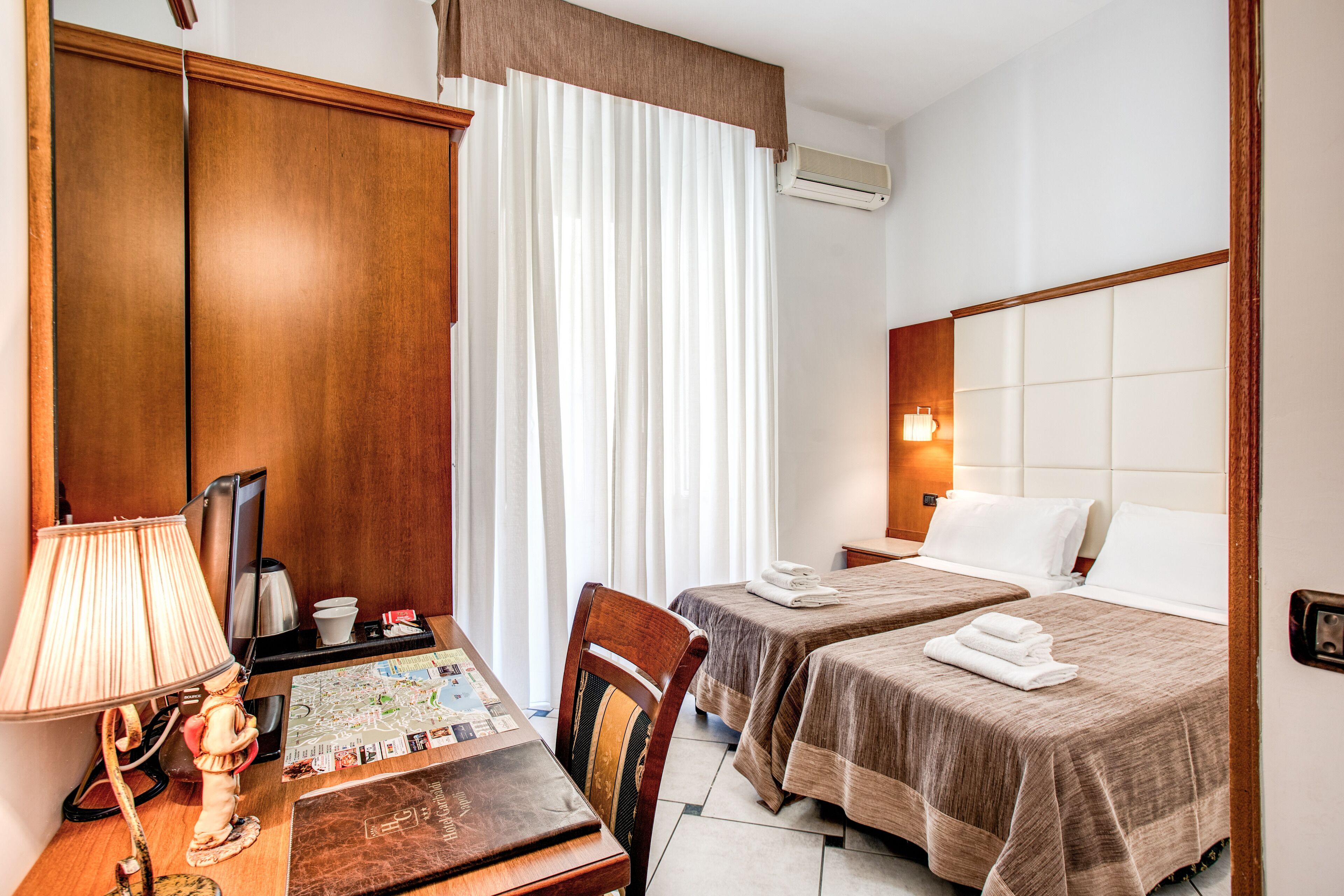 Literie de qualité supérieure, couette en duvet d'oie, minibar